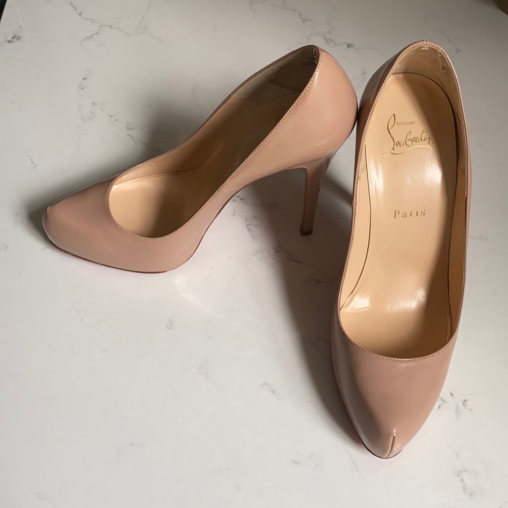 Christian Louboutin Nude patent leather pumps size 38 1/2